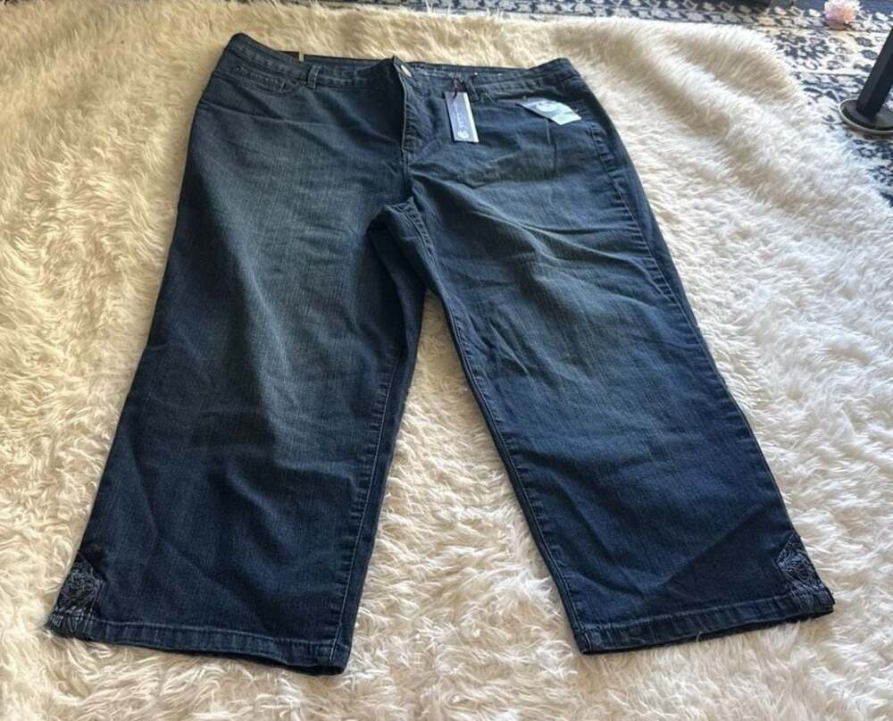 Gloria Vanderbilt Jordyn All-Around‎ Slimming Effect Capri Jeans Scottsdale Wash